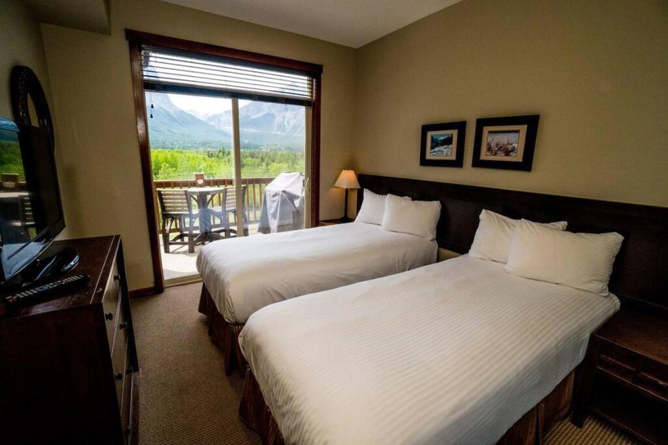 Spacious Penthouse Suite-King Beds-Pool & Hot Tub Canmore Eksteriør bilde
