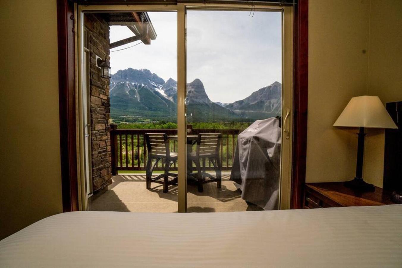 Spacious Penthouse Suite-King Beds-Pool & Hot Tub Canmore Eksteriør bilde
