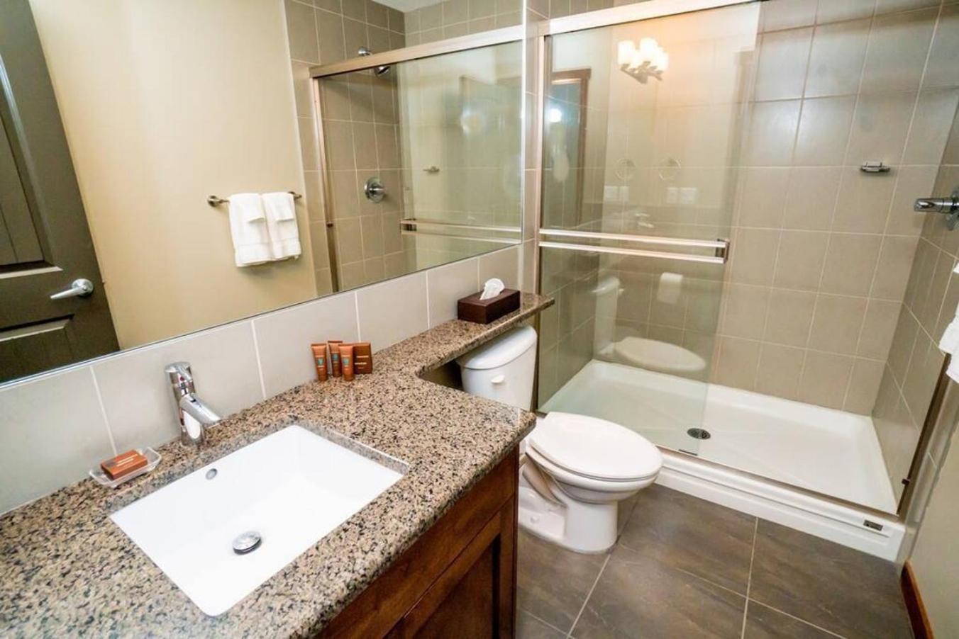 Spacious Penthouse Suite-King Beds-Pool & Hot Tub Canmore Eksteriør bilde