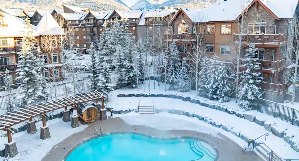 Spacious Penthouse Suite-King Beds-Pool & Hot Tub Canmore Eksteriør bilde