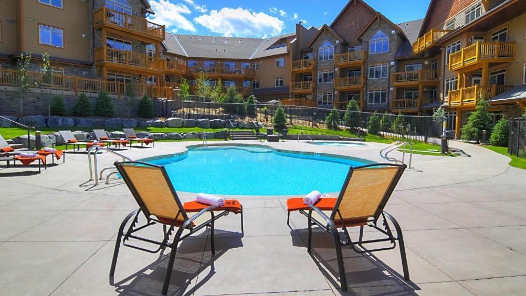 Spacious Penthouse Suite-King Beds-Pool & Hot Tub Canmore Eksteriør bilde